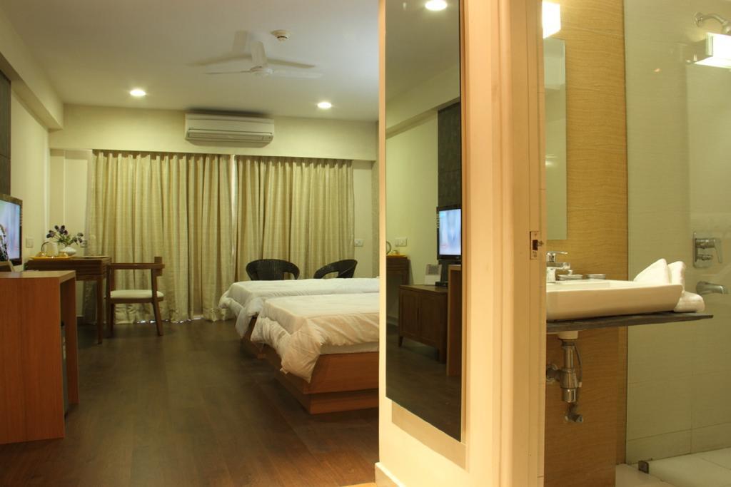 Xanadu Residency Aparthotel Колката Екстериор снимка